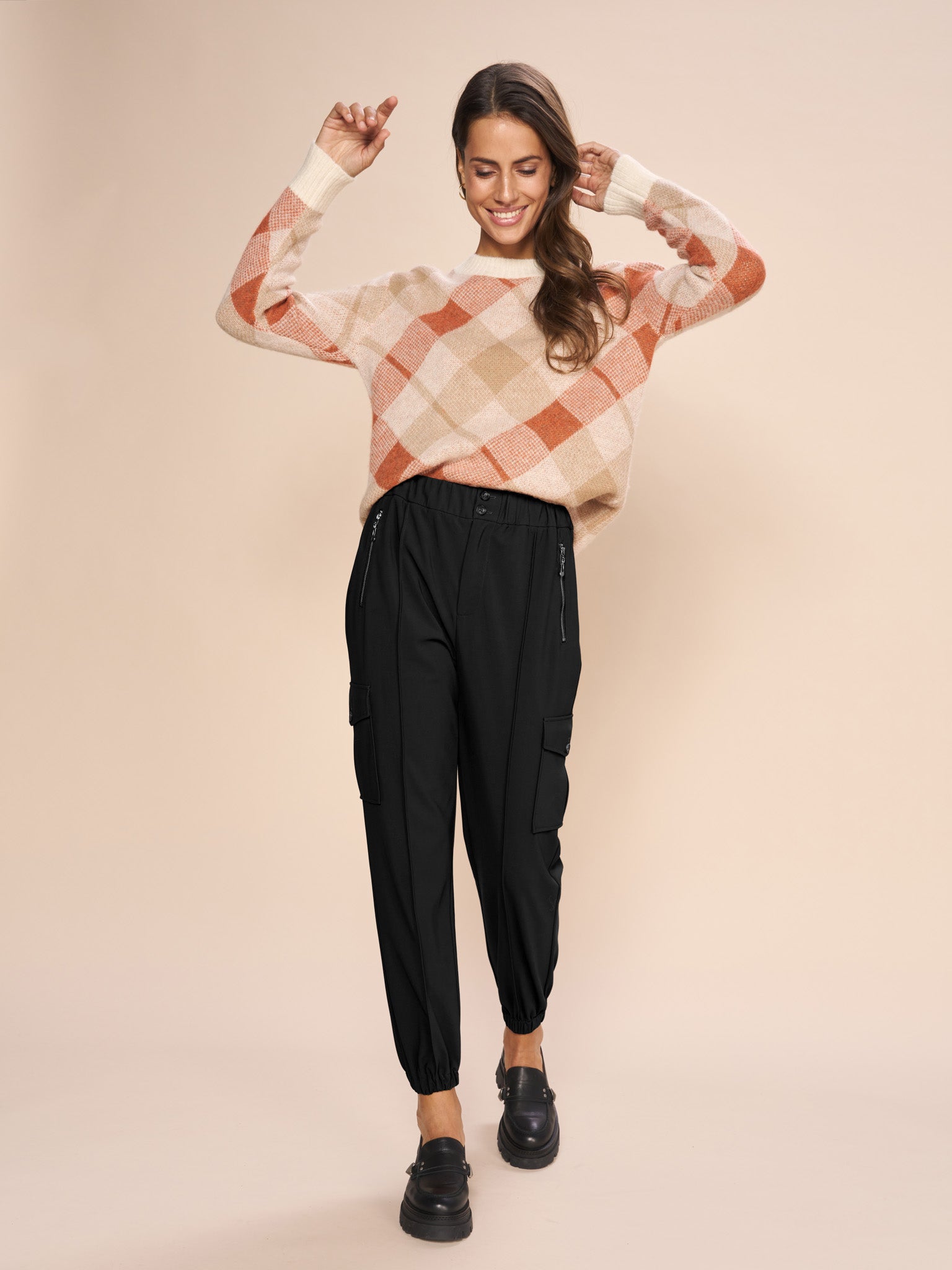 Modelshot / Burnt Ochre / Detail